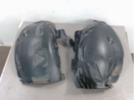 PARE-BOUE AVANT DROIT RENAULT MEGANE