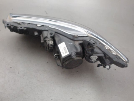 PHARE DROIT TOYOTA AURIS
