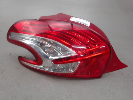 FEU ARRIERE GAUCHE  PEUGEOT 208