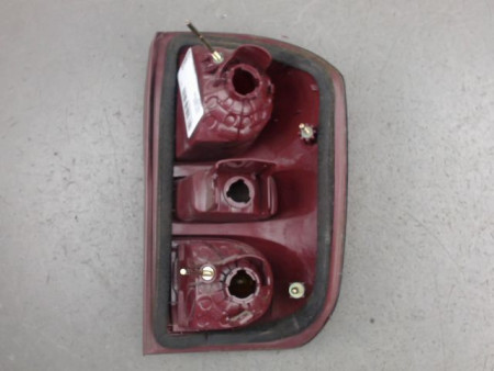 FEU ARRIERE GAUCHE  TOYOTA RAV4