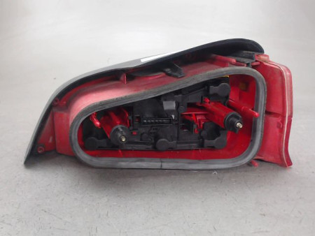 FEU ARRIERE GAUCHE  PEUGEOT 106