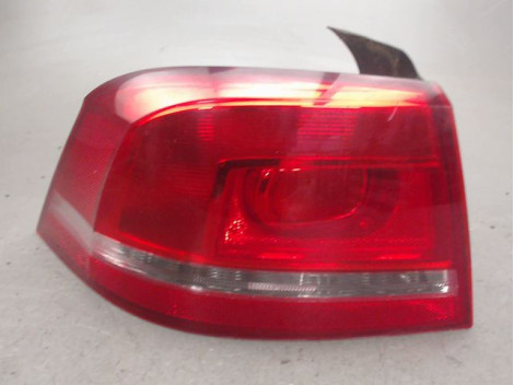 FEU ARRIERE GAUCHE  VOLKSWAGEN PASSAT