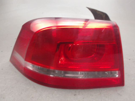 FEU ARRIERE GAUCHE  VOLKSWAGEN PASSAT