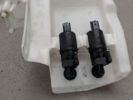 RESERVOIR LAVE-GLACE AVANT TOYOTA AYGO