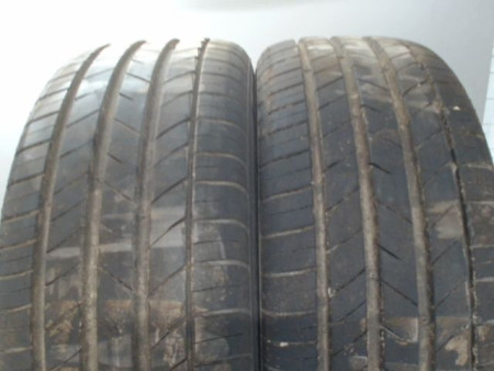 Paire de pneus KUMHO ECSTA HS52 215 45 16 90 V