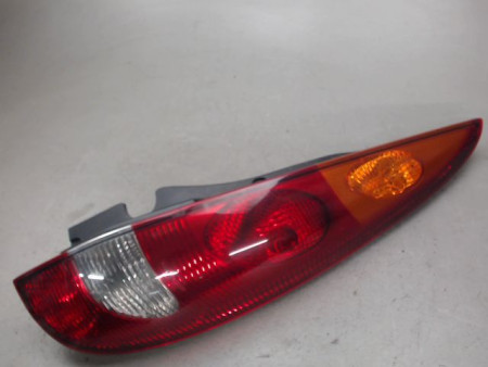 FEU ARRIERE DROIT NISSAN ALMERA