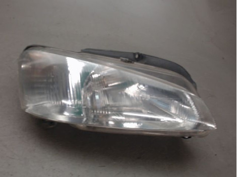 PHARE DROIT PEUGEOT 106
