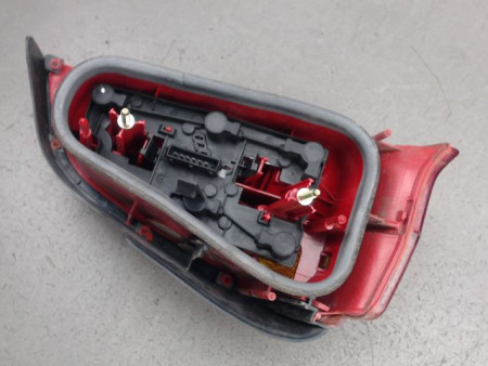 FEU ARRIERE DROIT PEUGEOT 106