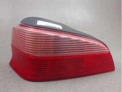 FEU ARRIERE GAUCHE  PEUGEOT 106
