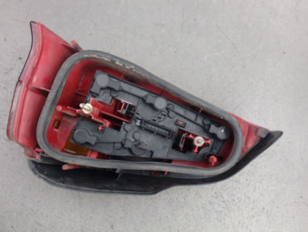 FEU ARRIERE GAUCHE  PEUGEOT 106