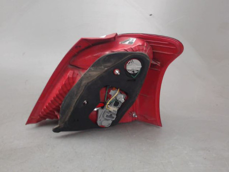 FEU ARRIERE GAUCHE  TOYOTA YARIS