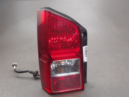 FEU ARRIERE GAUCHE  NISSAN PATHFIND.