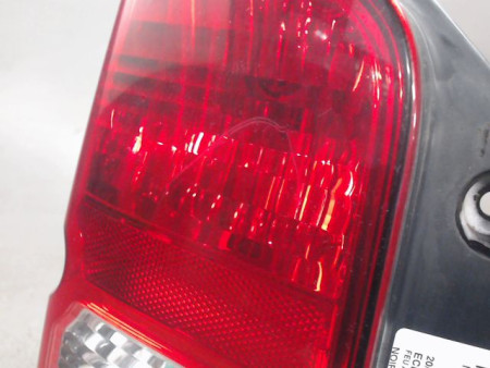 FEU ARRIERE GAUCHE  NISSAN PATHFIND.