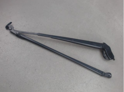 BRAS ESSUIE-GLACE AVANT TOYOTA YARIS