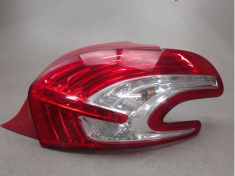 FEU ARRIERE DROIT PEUGEOT 208