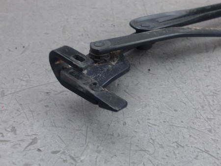 BRAS ESSUIE-GLACE AVANT TOYOTA YARIS