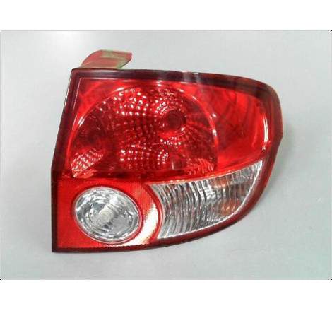 FEU ARRIERE DROIT HYUNDAI GETZ 02-05