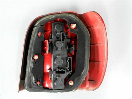 FEU ARRIERE GAUCHE  VOLKSWAGEN POLO 2001