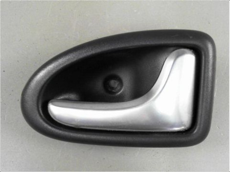POIGNEE INTERIEURE PORTE AVANT DROIT RENAULT CLIO II PH.2 01-06