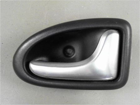 POIGNEE INTERIEURE PORTE AVANT DROIT RENAULT CLIO 2004