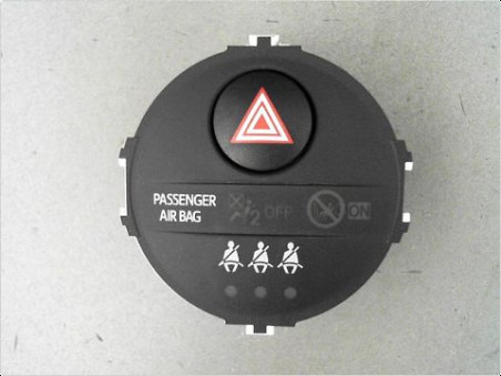 BOUTON DE WARNING TOYOTA YARIS 2018