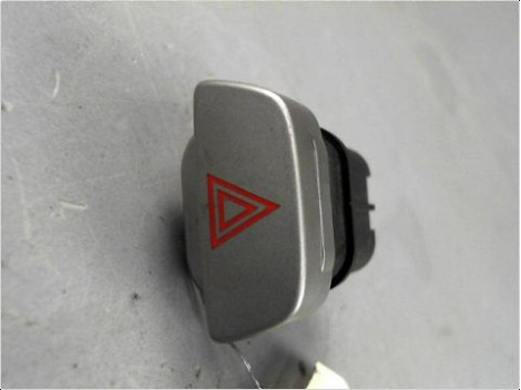 BOUTON DE WARNING FORD FOCUS II 08-10