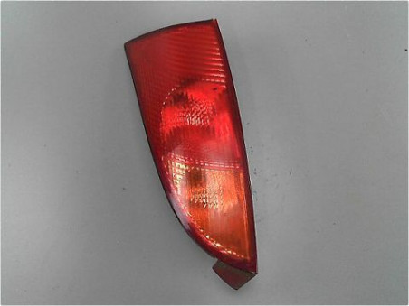 FEU ARRIERE GAUCHE  FORD FOCUS 2004
