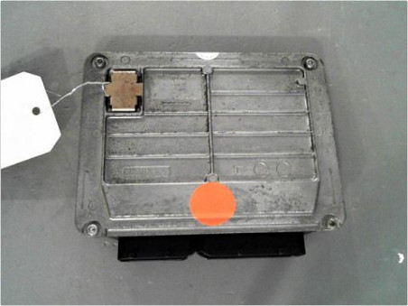 CALCULATEUR MOTEUR SKODA FABIA 2000