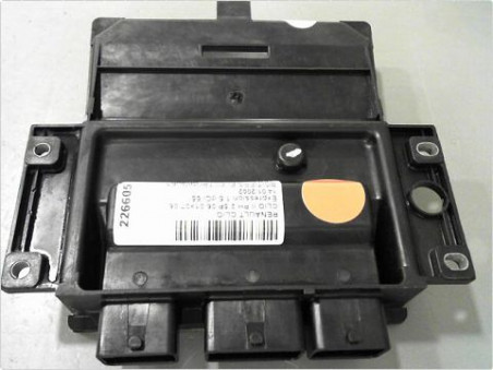 CALCULATEUR MOTEUR RENAULT CLIO 2002