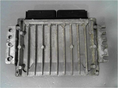CALCULATEUR MOTEUR RENAULT LAGUNA 1999