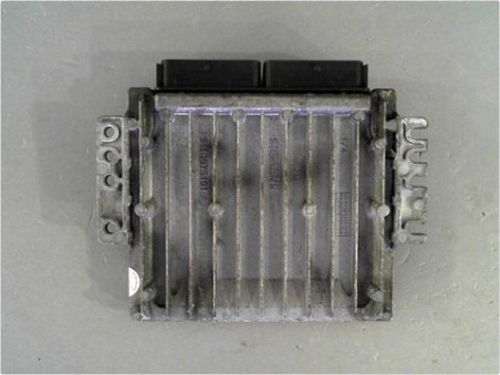 CALCULATEUR MOTEUR RENAULT CLIO 2001