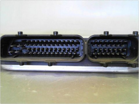 CALCULATEUR MOTEUR VOLKSWAGEN POLO 2000
