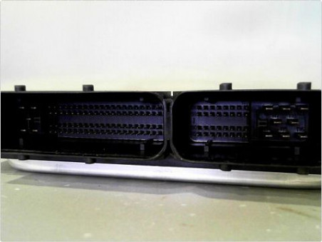 CALCULATEUR MOTEUR VOLKSWAGEN PASSAT BREAK 00-05