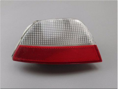 FEU DE PARE-CHOC ARRIERE DROIT FORD FOCUS 98-04