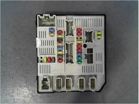 BOITE A FUSIBLES RENAULT MEGANE III COUPE 08-12