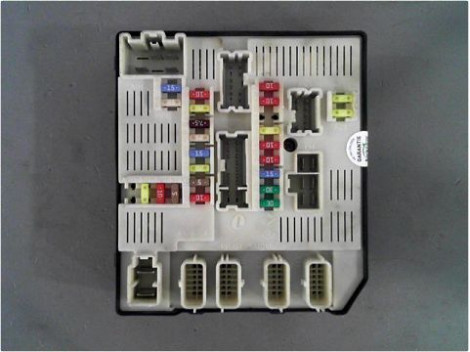BOITE A FUSIBLES RENAULT MEGANE III 08-12