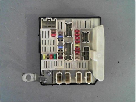 BOITE A FUSIBLES RENAULT SCENIC II PH.2 06-09