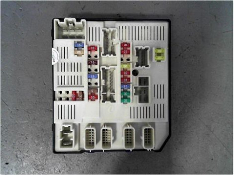BOITE A FUSIBLES RENAULT LAGUNA III ESTATE 07-10