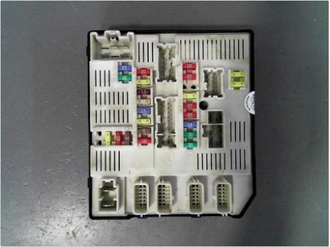 BOITE A FUSIBLES RENAULT MEGANE III 08-12