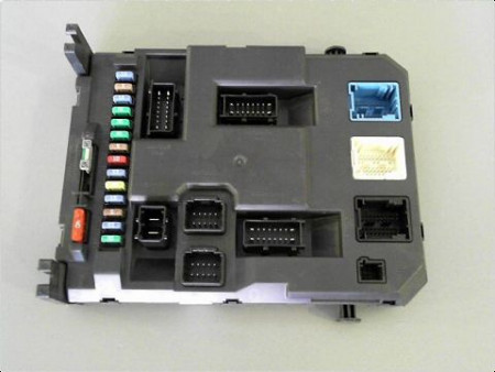 BOITIER GESTION HABITACLE PEUGEOT 207 06-13