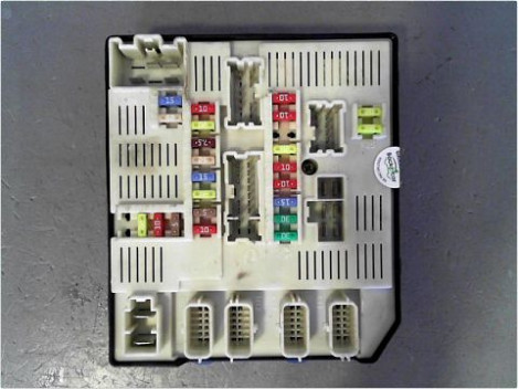 BOITE A FUSIBLES RENAULT MEGANE III ESTATE 09-12
