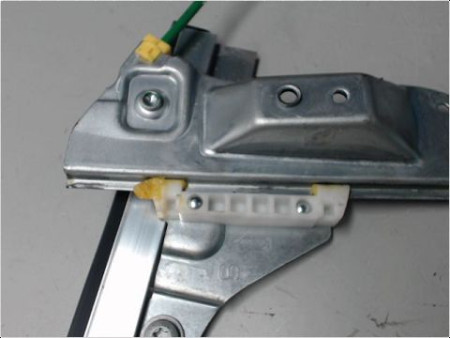 MECANISME LEVE-GLACE AVANT GAUCHE OPEL CORSA (D) 06-10
