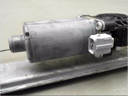 MECANISME LEVE-GLACE AVANT DROIT NISSAN ATLEON 04-