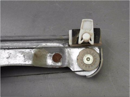 MECANISME LEVE-GLACE AVANT DROIT NISSAN ATLEON 04-