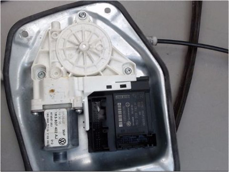 MECANISME LEVE-GLACE AVANT DROIT VOLKSWAGEN JETTA 05-10