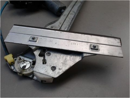 MECANISME LEVE-GLACE AVANT GAUCHE OPEL CORSA (D) 06-10