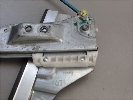 MECANISME LEVE-GLACE AVANT GAUCHE OPEL CORSA (D) 06-10