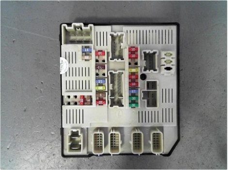 BOITE A FUSIBLES RENAULT LAGUNA III ESTATE 07-10