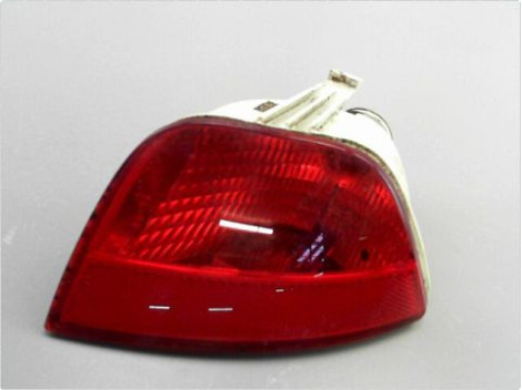 FEU DE PARE-CHOC ARRIERE GAUCHE FORD FOCUS 05-07