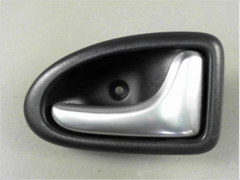 POIGNEE INTERIEURE PORTE AVANT DROIT RENAULT CLIO II PH.2 01-06